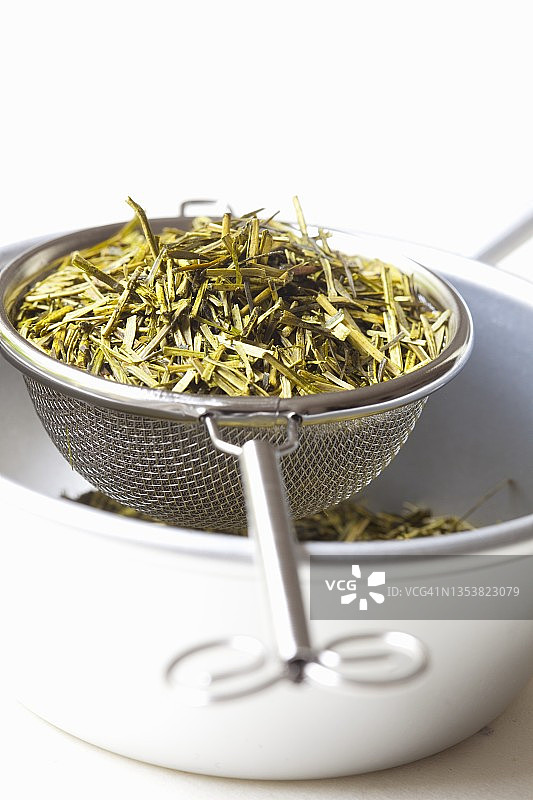 日本茎茶（Kukicha）及茶碗图片素材