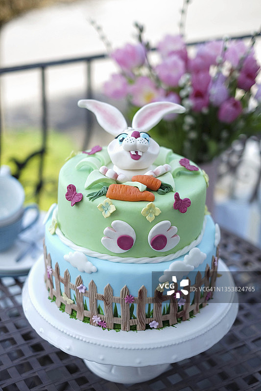 椰子百香果复活节蛋糕图片素材