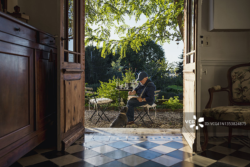 谁是好女孩？图片素材