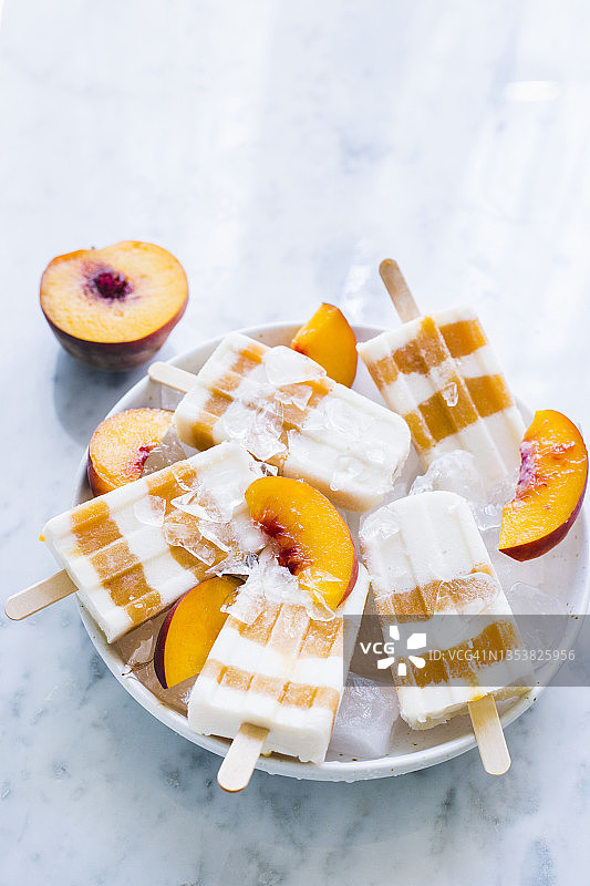 桃子与酸奶冰淇淋棒图片素材