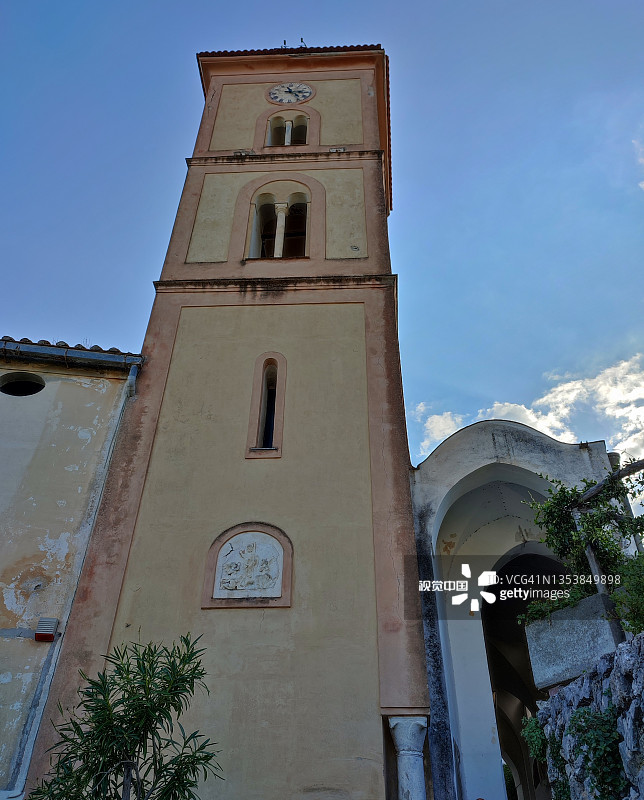 拉韦洛：圣弗朗西斯科教堂的钟楼图片素材