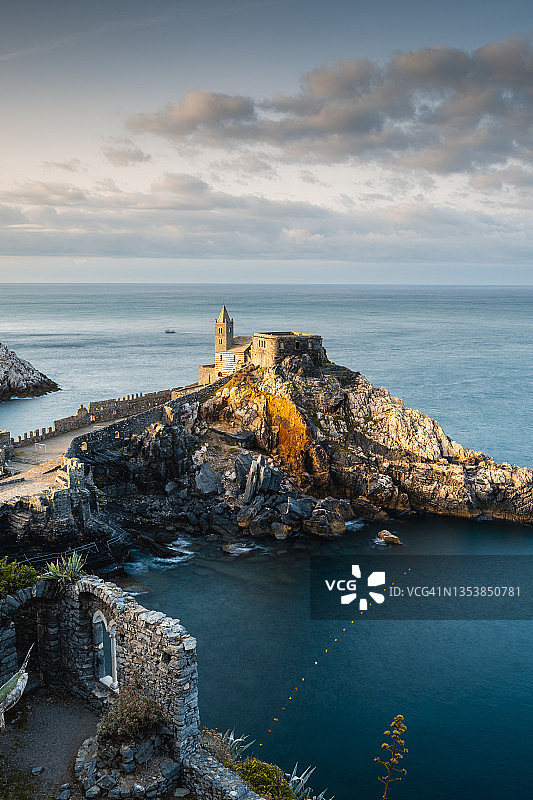 意大利利古里亚韦内雷港圣彼得教堂图片素材