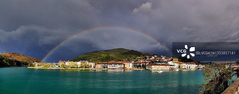 西班牙巴斯克地区的奥里奥村庄图片素材