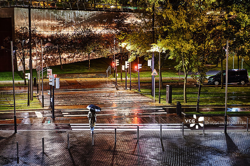 西班牙巴斯克地区毕尔巴鄂的雨景图片素材