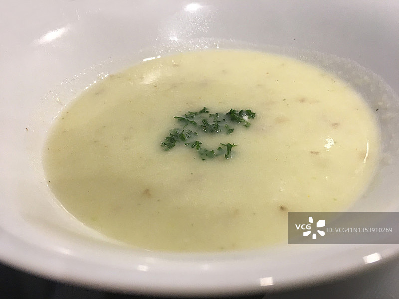 韭葱土豆汤图片素材