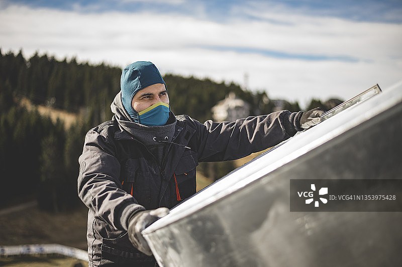 仓库供暖和冷却系统安装图片素材