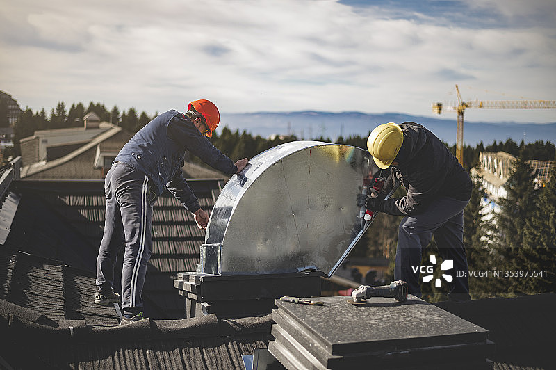 建筑工人在施工现场工作图片素材
