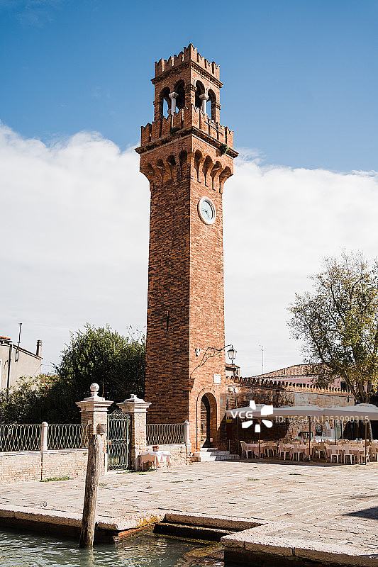 威尼斯附近穆拉诺岛的钟楼图片素材