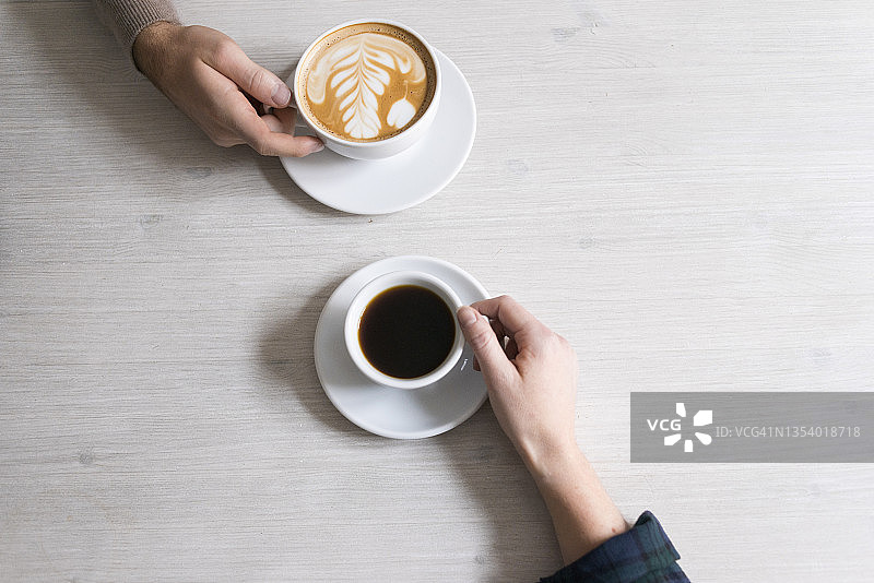 手拿咖啡杯图片素材