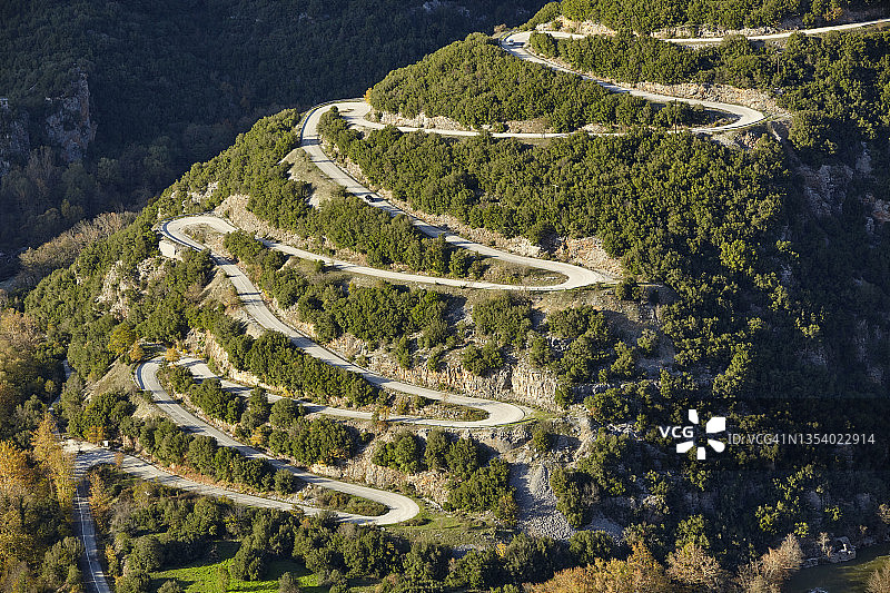 蜿蜒的山路图片素材