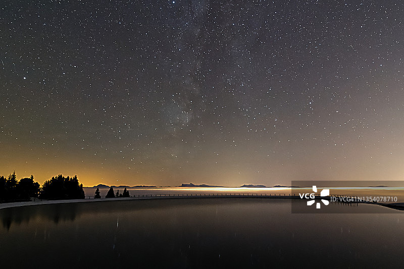 云海之上的银河——罗什湖——查穆斯图片素材