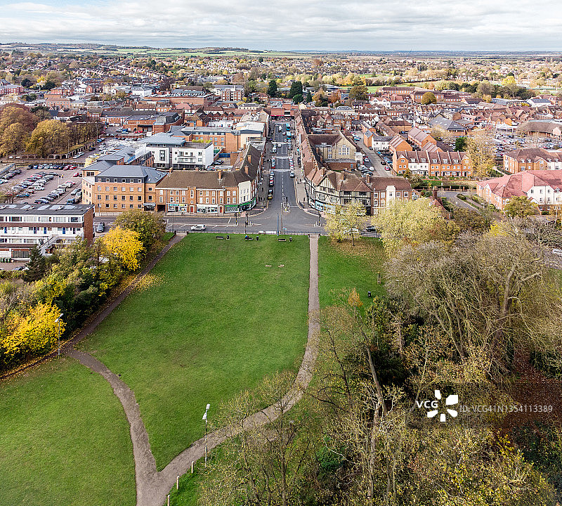 秋季赫特福德郡希钦镇的鸟瞰图图片素材