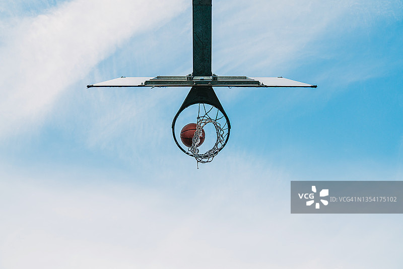 篮球入篮瞬间图片素材