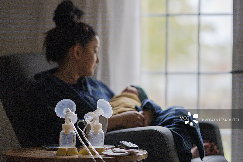 产后妈妈图片素材