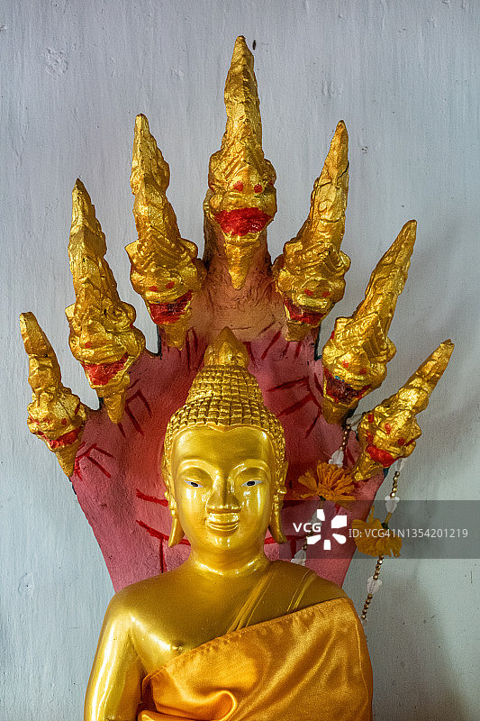 老挝金色佛像图片素材