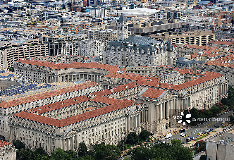 华盛顿特区宪法大道和市中心区的鸟瞰图图片素材