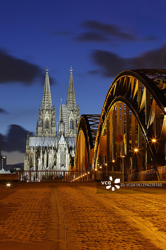 科隆大教堂和霍亨索伦桥图片素材