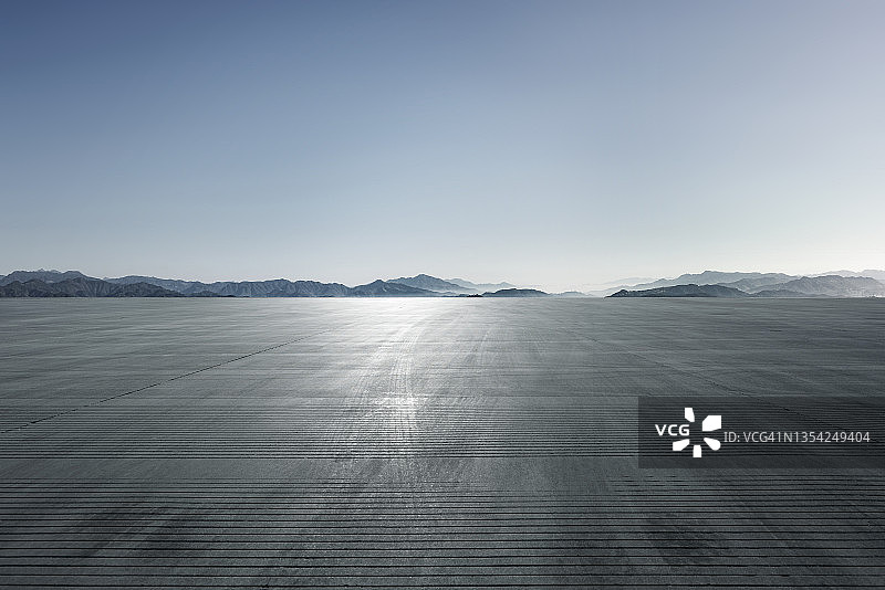 空荡荡的停车场图片素材