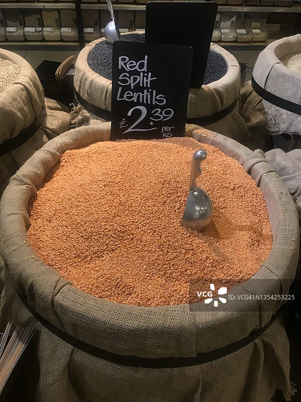 纯素烹饪健康食材：红扁豆、豆类、全谷物、纯素食材干货图片素材