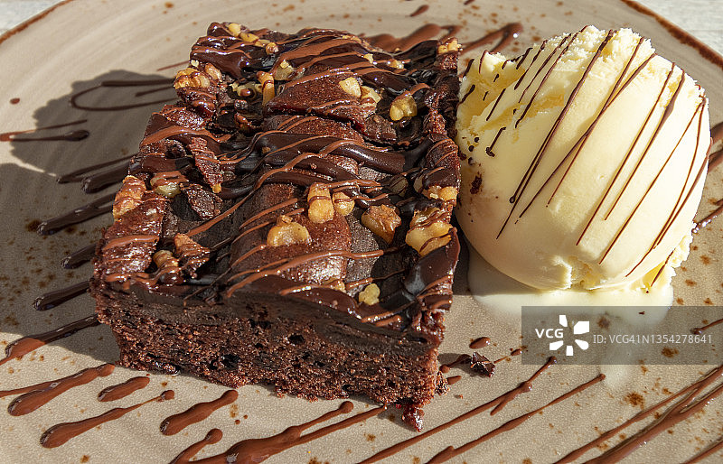 带有冰淇淋的布朗尼图片素材