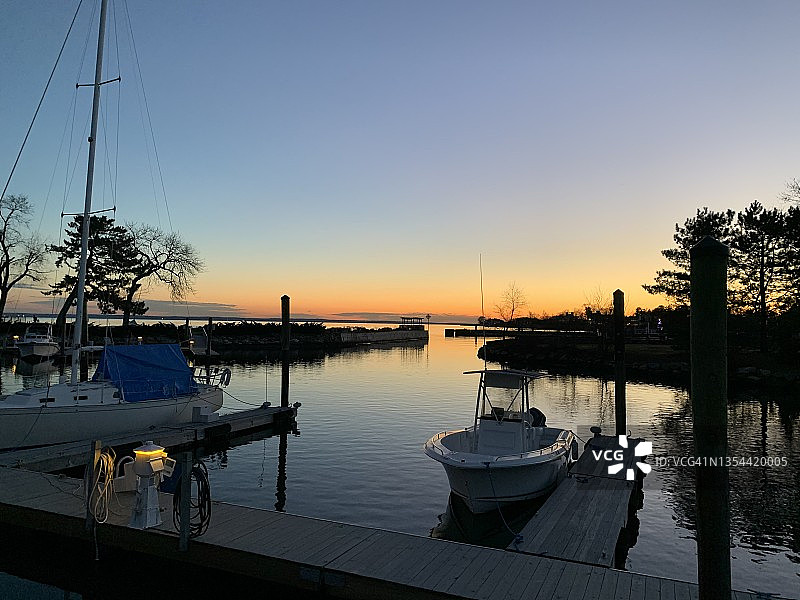 水面日落图片素材