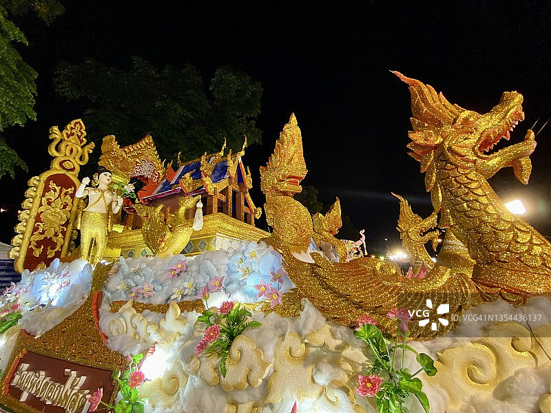 传统泰国水灯装饰之美图片素材