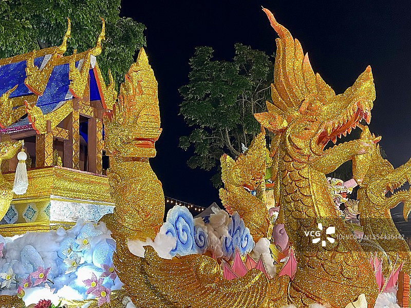 传统泰国水灯装饰之美图片素材