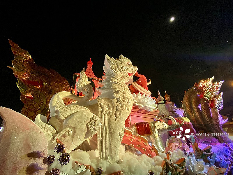 传统泰国水灯装饰之美图片素材