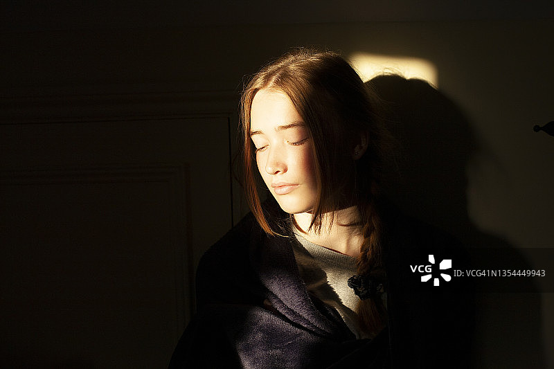 阴影人像图片素材