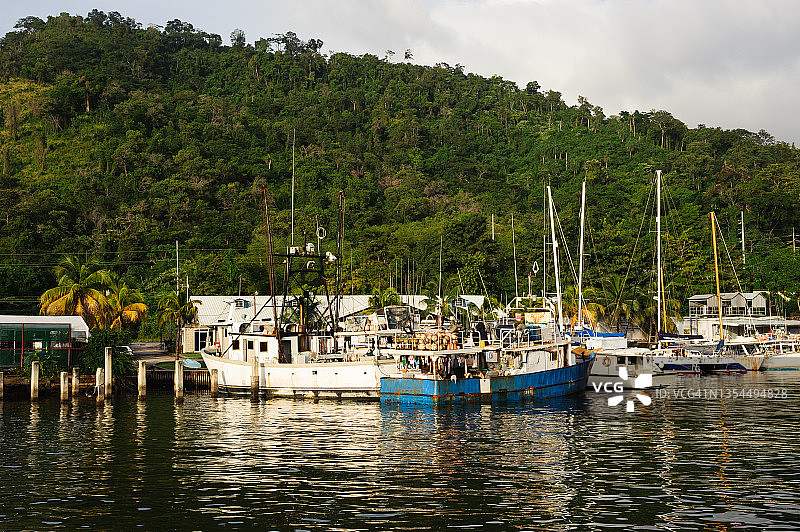 特立尼达和多巴哥查瓜拉马斯的旧船图片素材