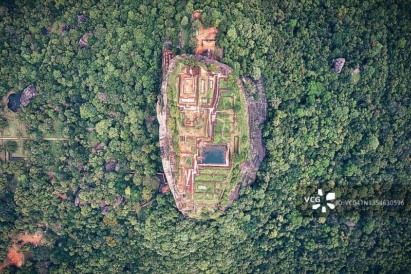 斯里兰卡锡吉里耶狮子岩的俯视视角图片素材