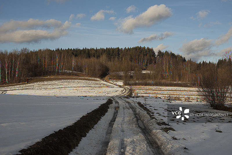 波兰南部贝斯基德山脉的冬季景观图片素材