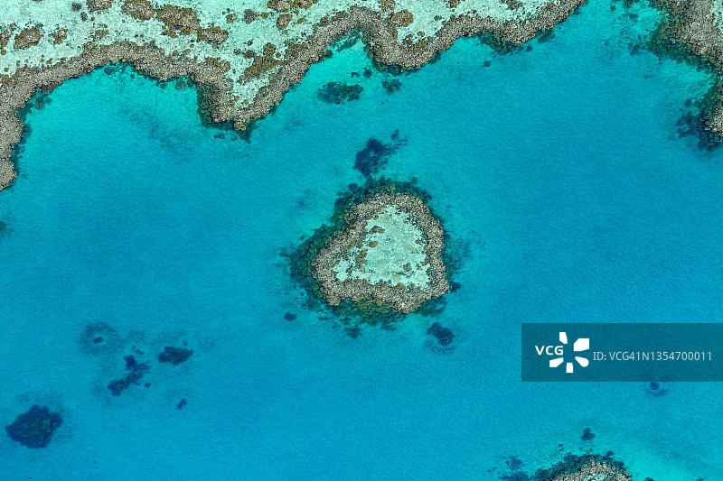 从上方拍摄的澳大利亚昆士兰大堡礁纹理，地球礁图片素材