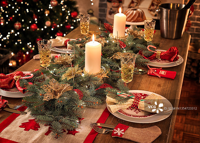 精致圣诞餐桌图片素材