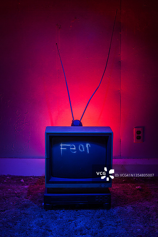 老旧的恐怖电视机图片素材