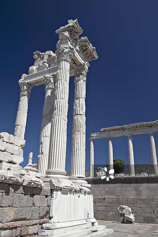 土耳其伊兹密尔省贝尔加马图拉真神庙图片素材