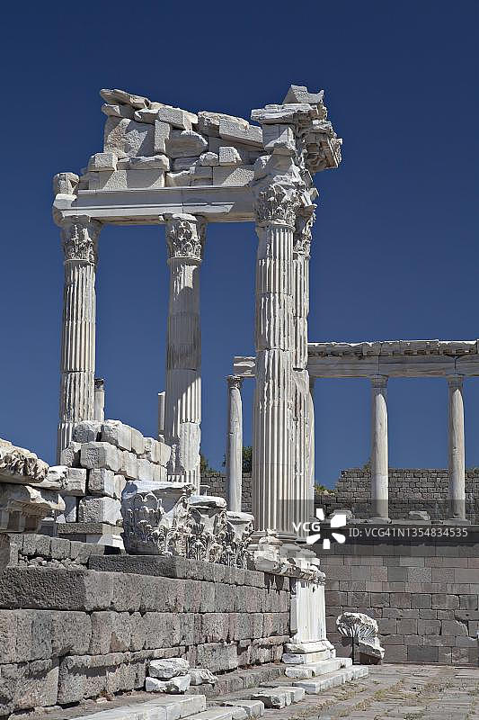 土耳其伊兹密尔省贝尔加马图拉真神庙图片素材