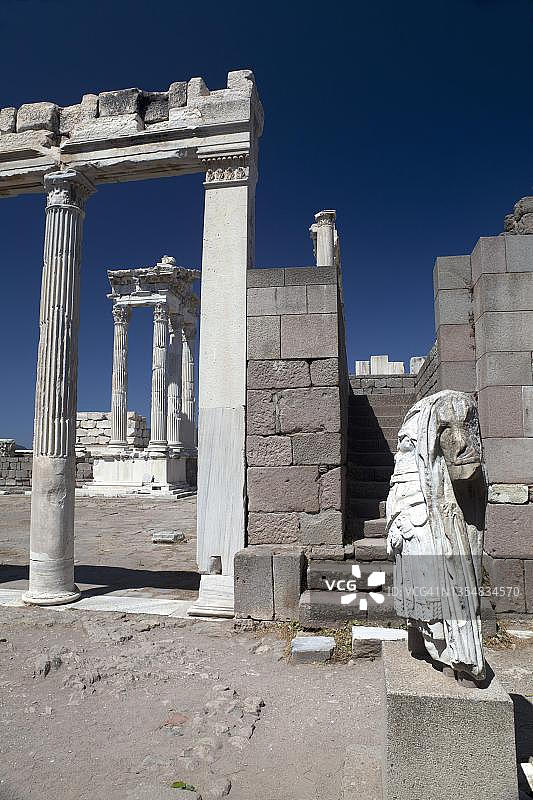 土耳其伊兹密尔省贝尔加马图拉真神庙图片素材