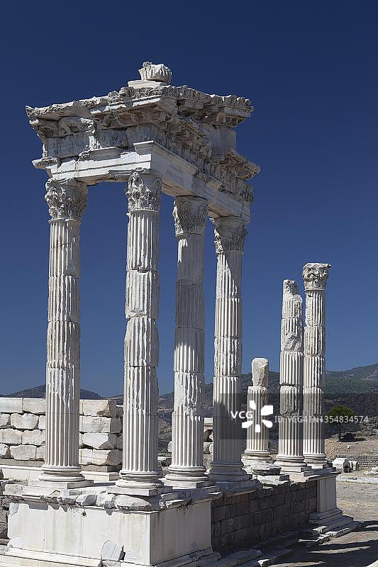 土耳其伊兹密尔省贝尔加马图拉真神庙图片素材