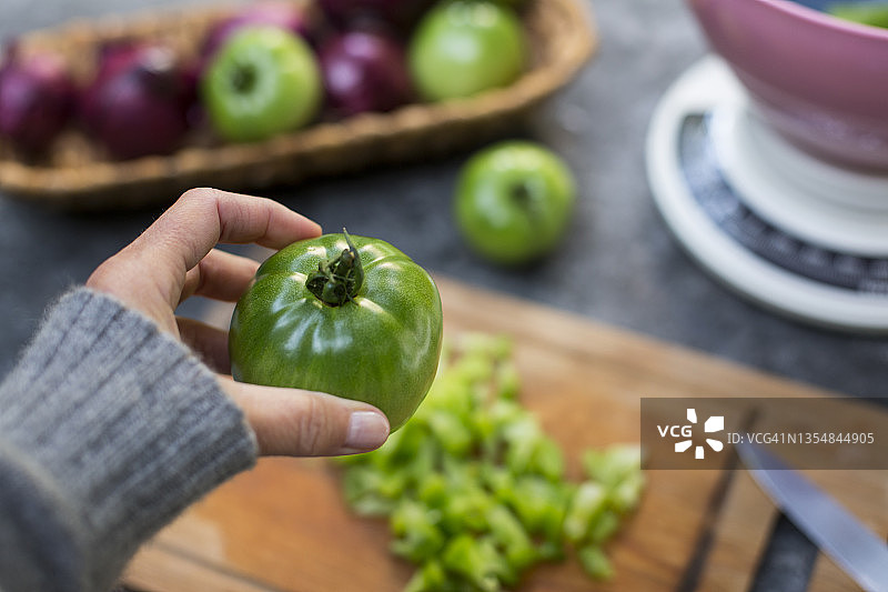 用绿色番茄烹饪图片素材
