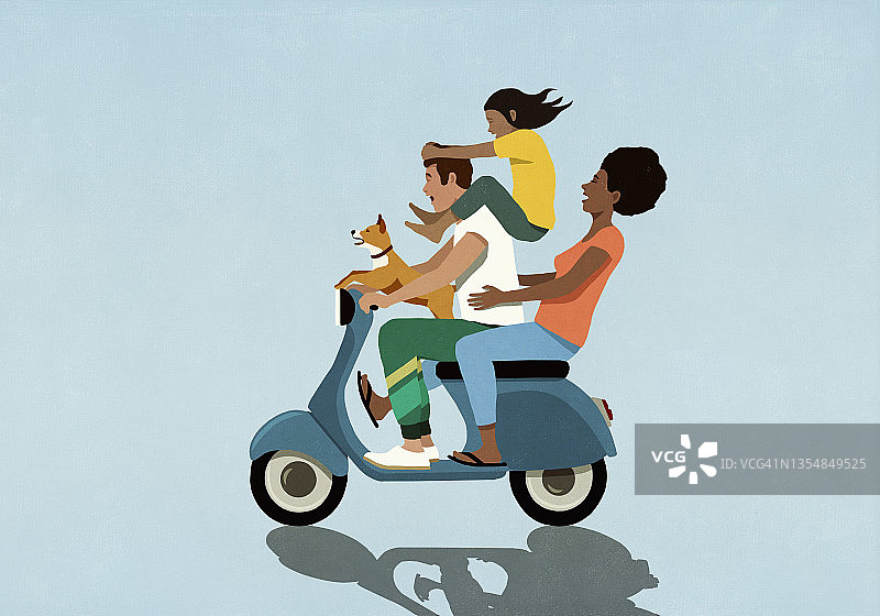 无忧无虑的家庭和狗骑摩托车图片素材
