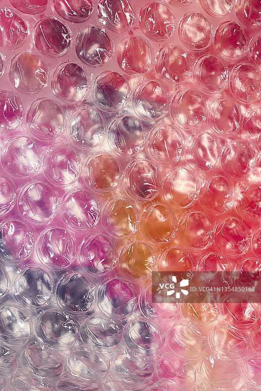 多色背景上的气泡膜图片素材