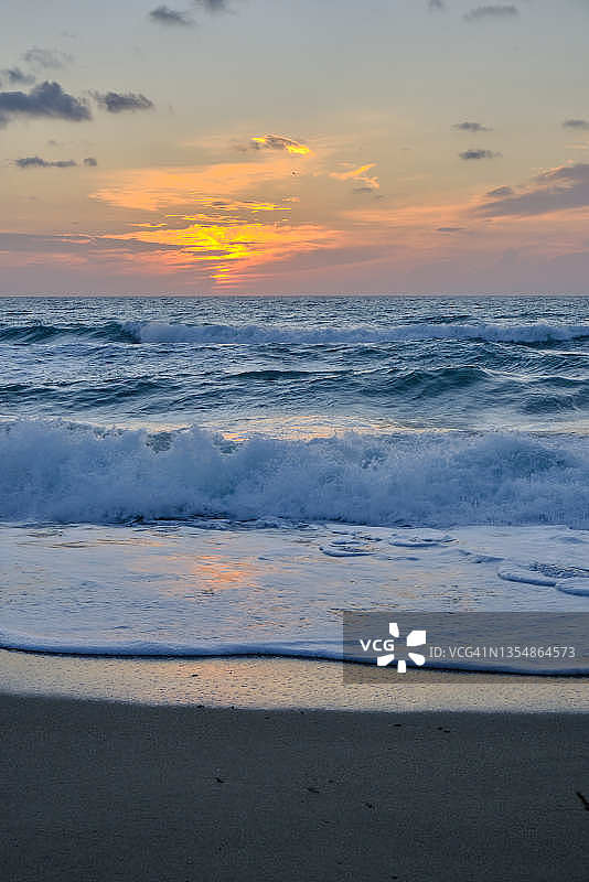 马贝拉海滩日出图片素材