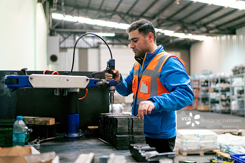 工厂工人肖像图片素材