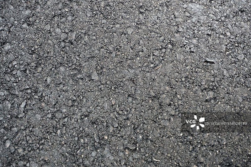 道路铺设后的光滑沥青路面图片素材