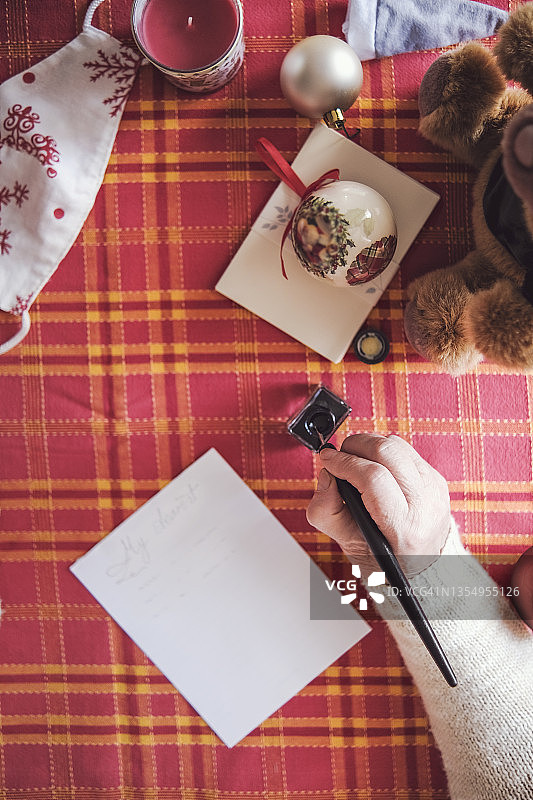 老年人的手工圣诞节图片素材