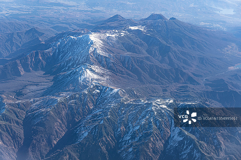 飞机航拍日本新泻县妙高户隐连山国家公园雪景图片素材