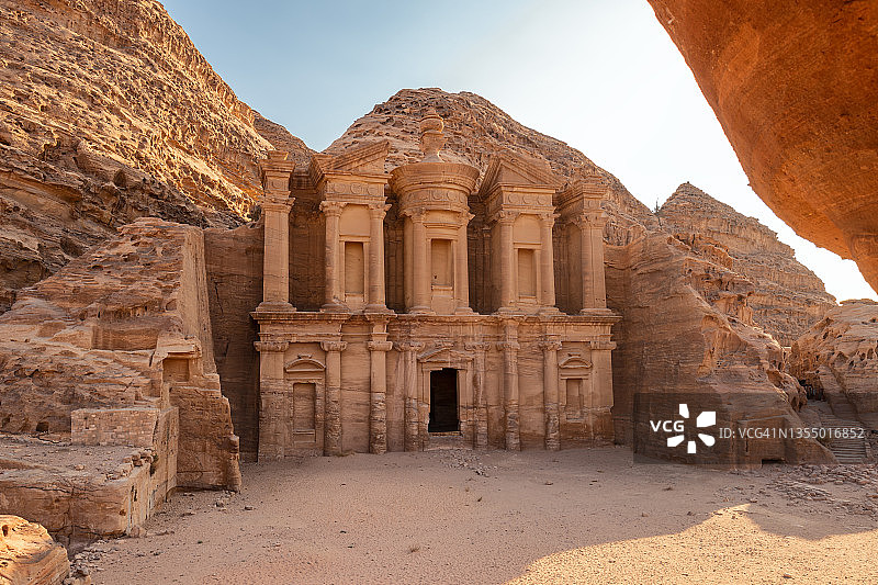 约旦马安省佩特拉阿德迪尔修道院立面图片素材