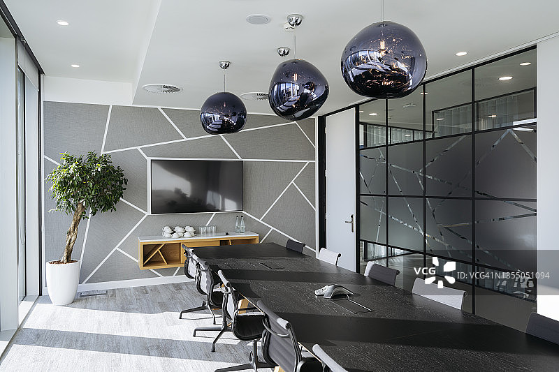 具有现代装饰的空置会议室图片素材