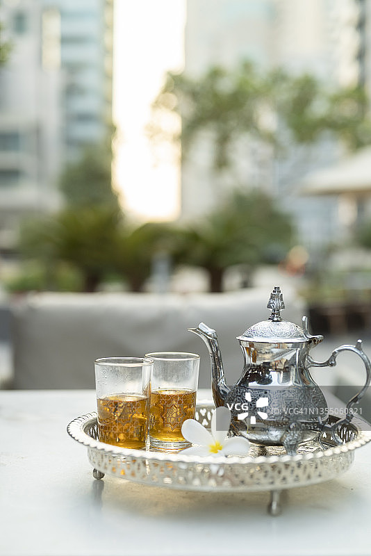户外银盘阿拉伯茶图片素材